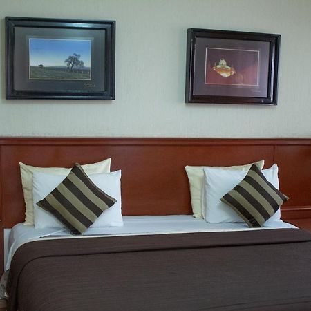 Отель Mansion Mijashe Wellness & Travel House Морелия Экстерьер фото