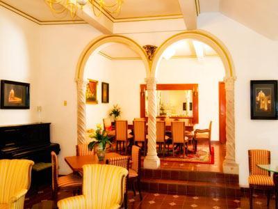Отель Mansion Mijashe Wellness & Travel House Морелия Экстерьер фото